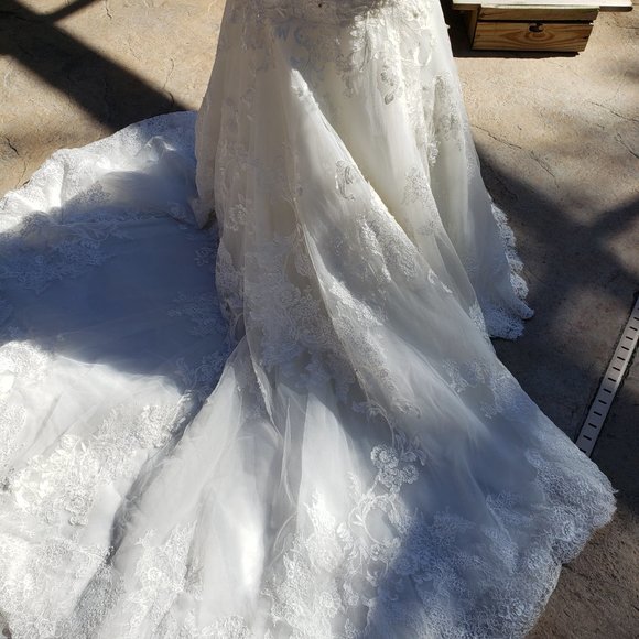 NWT INTUZURI Mermaid Style Lace Galore Wedding gown - Picture 5 of 16